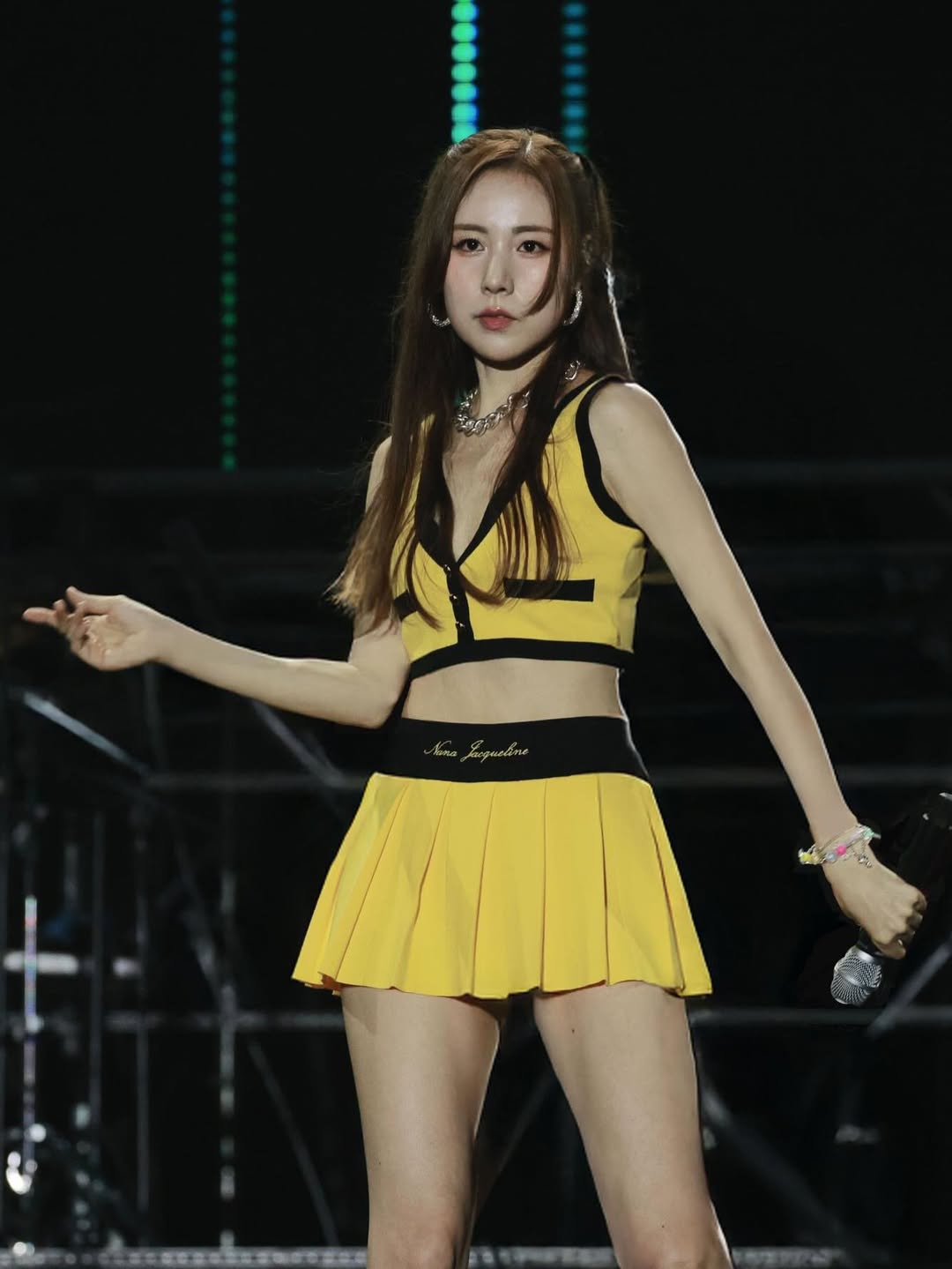 43歳カン・ミヨン　ウエストあらわなアイドル衣装「20年ぶりの再会に胸がドキドキ」