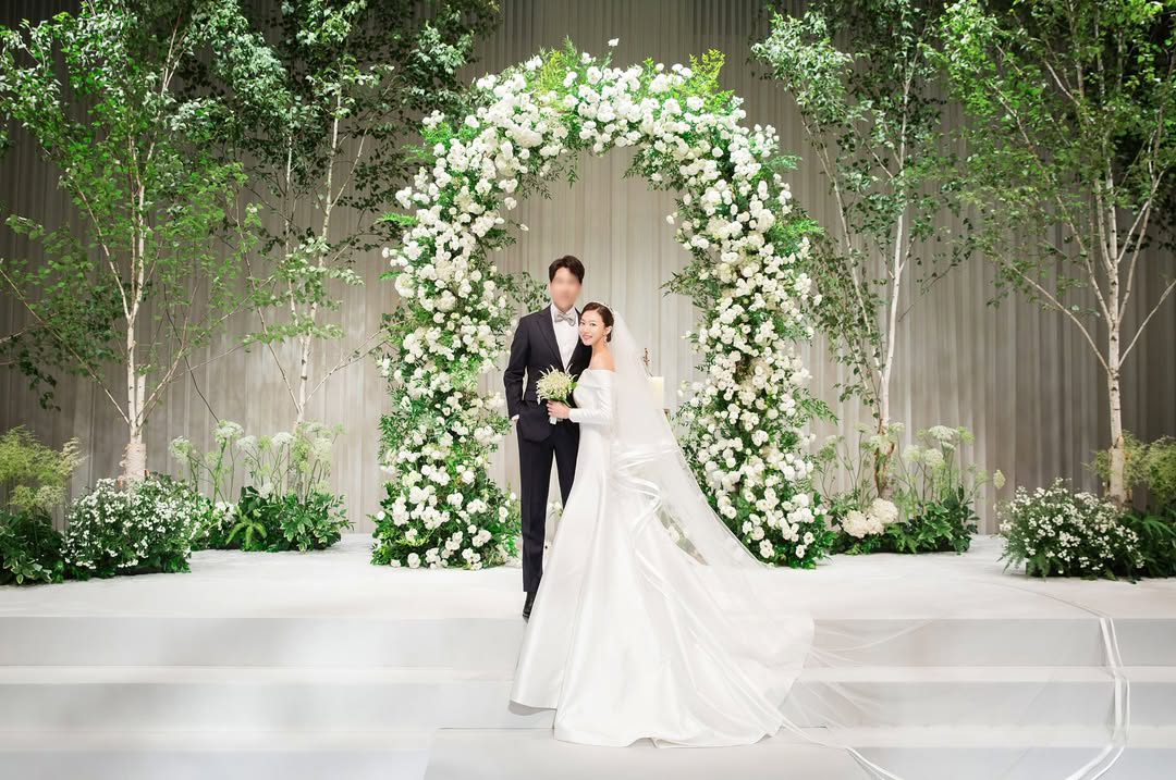 ハ・ヨンジュ　「資産20兆ウォン」夫の写真公開…「結婚記念日にプレゼントされた写真」