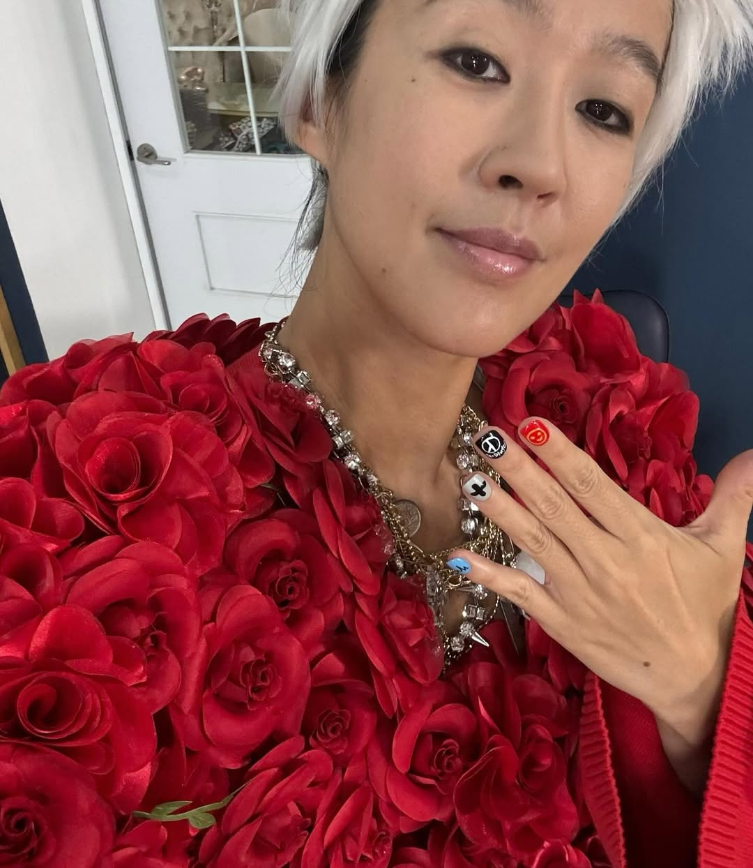 ホン・ジンギョン　離婚報道後に初の近況報告…「今日はG-DRAGON」大胆コーデ