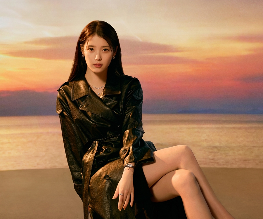 IUが金色に輝く時間…神秘的な雰囲気＆人並みならぬ美しさ