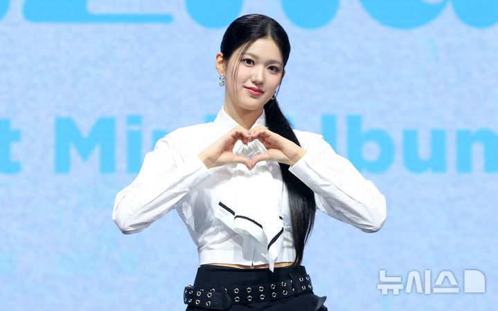 iznaユン・ジユン、グループ活動休止から6カ月を経て脱退…6人体制に再編