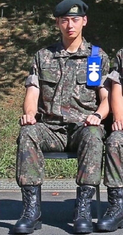 徴兵：「食器洗い担当チャウヌを一目見たくてトレーをまとめて持っていった」　訓練所での目撃談相次ぐ