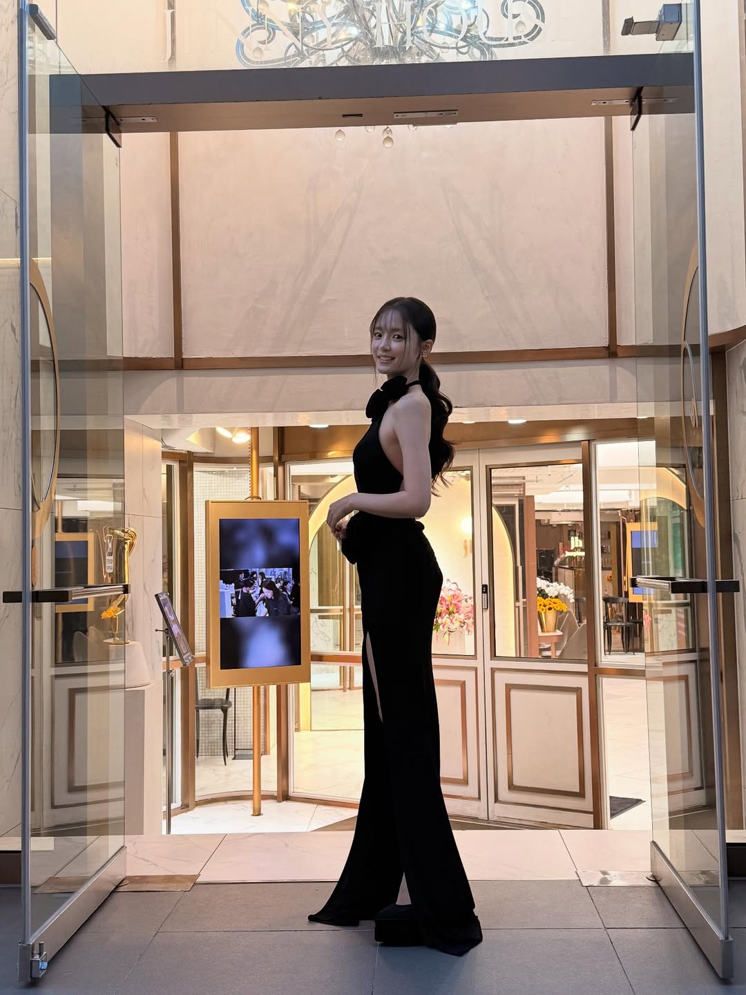 コ・ボギョル「背中パックリ大胆ドレス」で出席…2025 Kワールド・ドリーム・アワード