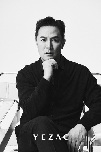 【フォト】トークが人気「コミュニケーション専門家」キム・チャンオク 白黒グラビアなのに驚異のカリスマ性