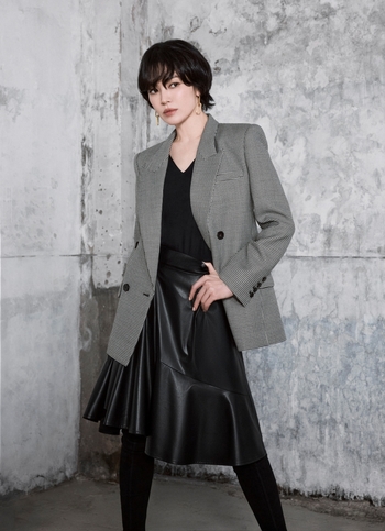 【フォト】ソン・ヘギョ、「MICHAA」秋キャンペーン・グラビアで魅惑的な雰囲気