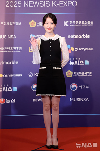 【フォト】IU、上品ワンピで「ビジュ爆発」