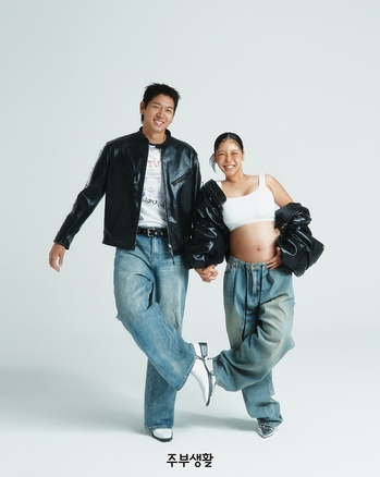 【フォト】イ・デウン&Truedy、プレパパ・ママのスタイリッシュなグラビア…人並みならぬオーラ