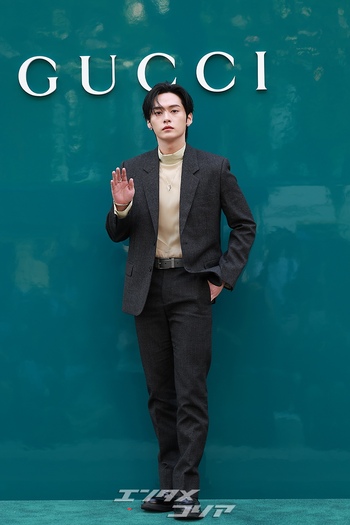 【フォト】Stray Kidsリノ 輝く彫刻のようなビジュアル