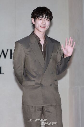 【フォト】坂口健太郎 シックなスーツ姿&胸キュンビジュアル