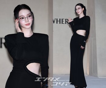 【フォト】aespaカリナ メガネ×ウエストあらわな黒ドレス姿で登場