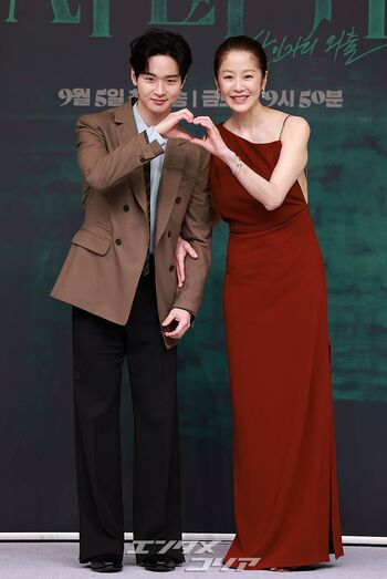 【フォト】殺人者の母親コ・ヒョンジョン&刑事の息子チャン・ドンユン