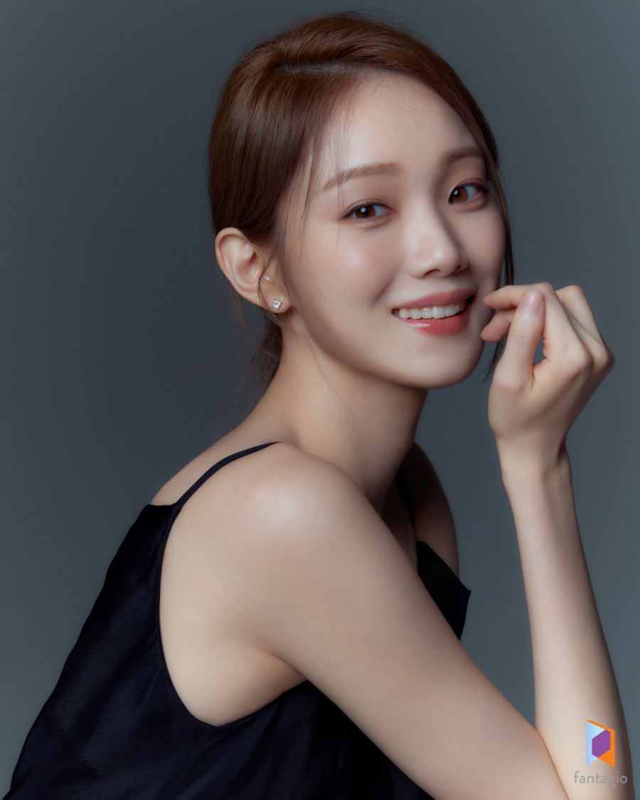 【フォト】イ・ソンギョン、10年ぶり新プロフィール写真…清純さと上品さの共存