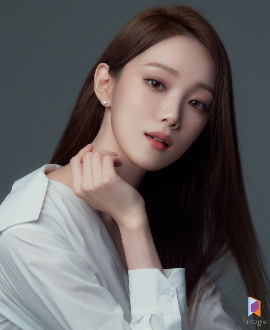 【フォト】イ・ソンギョン、10年ぶり新プロフィール写真…清純さと上品さの共存