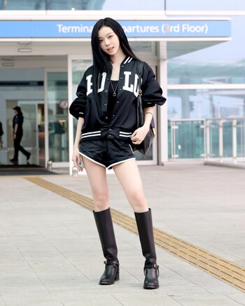 【フォト】aespaウィンター、ショートパンツ姿で渡米…シック&ラブリー