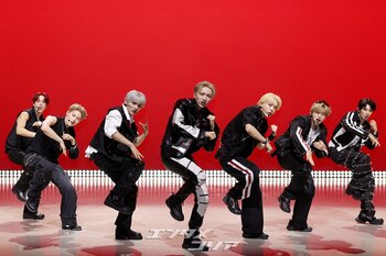 【フォト】ALL(H)OURSのパワフルなステージ