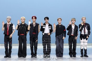 【フォト】ALL(H)OURS、新譜「VCF」発売