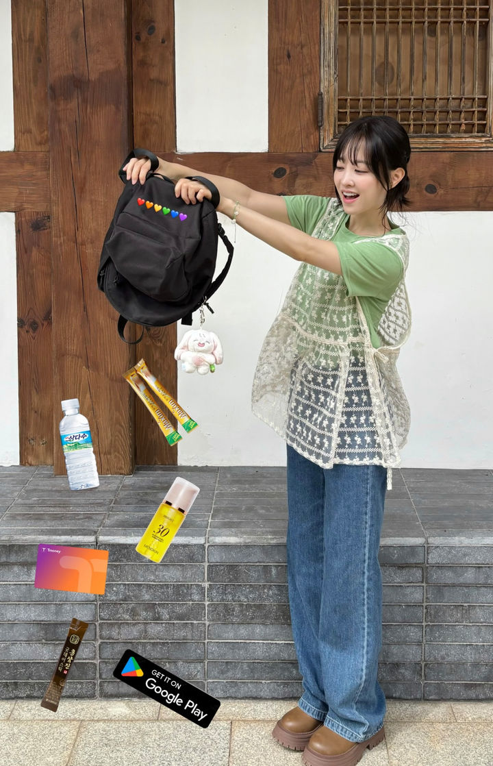 パク・ボヨン、35歳のキュートさとはこういうもの…バッグの中身がこぼれ落ちる様子を表現