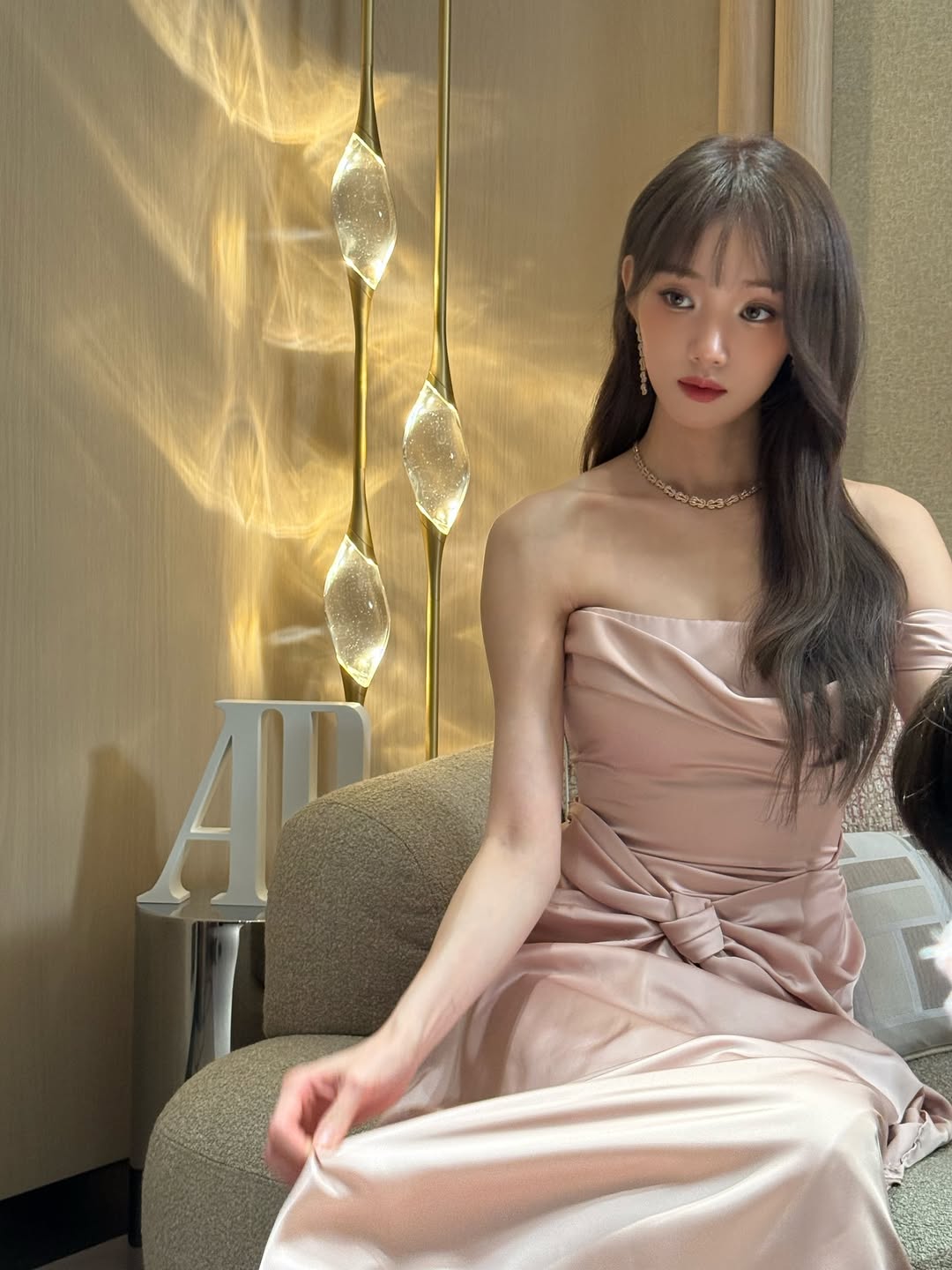 イ・ソンギョン、まるでお姫さまのよう…シルクのドレス姿が魅惑的