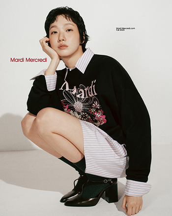 【フォト】キム・ゴウン、シックなショートヘア…花柄でスタイリッシュなムード