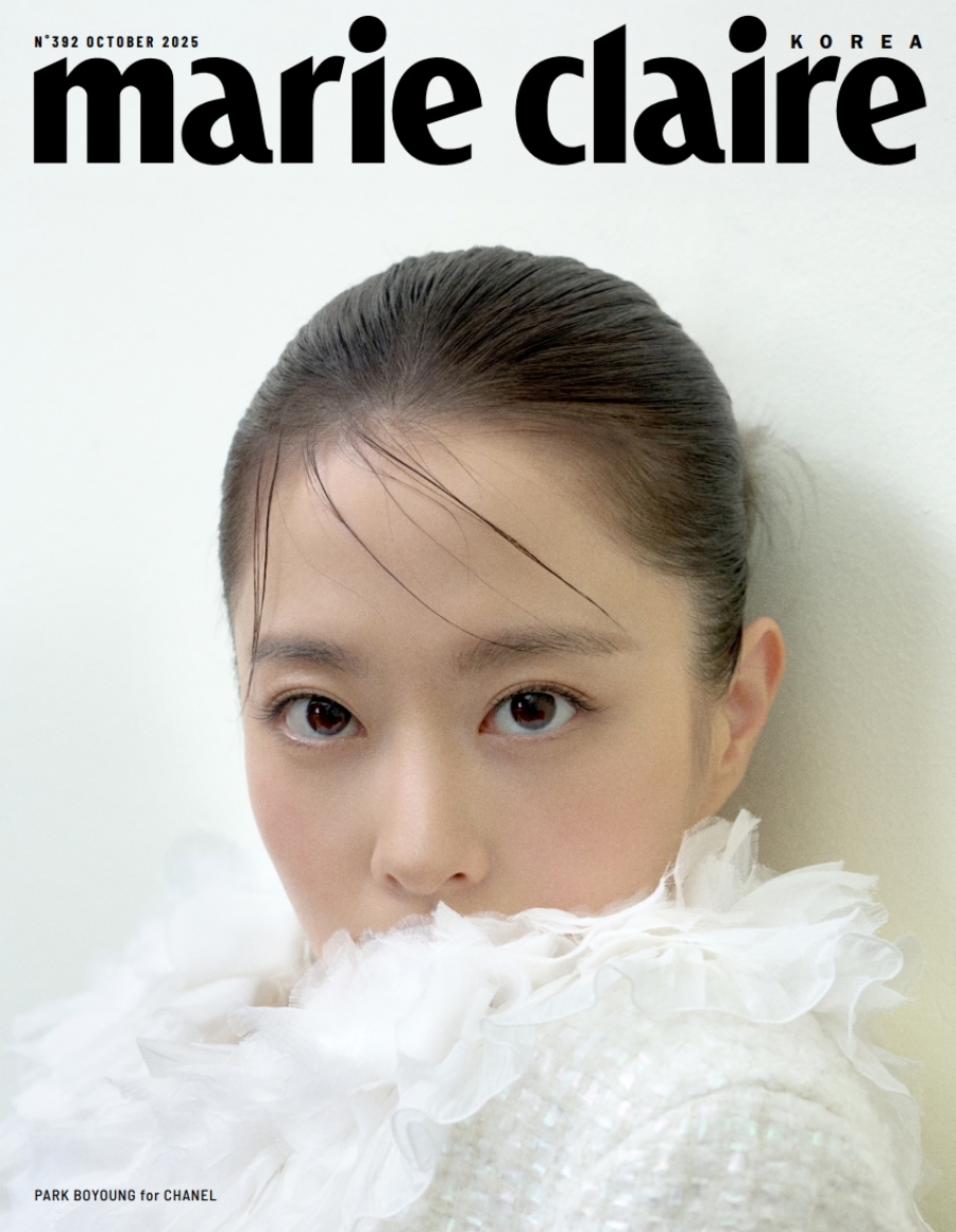 パク・ボヨン「純白のシャネル・レディー」に…ノーボトム・ルックなのに清楚な魅力