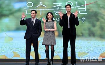 【フォト】パク・ヨンウ&イ・ヨンエ&キム・ヨングァン、『ウンスのいい日』の主役たち