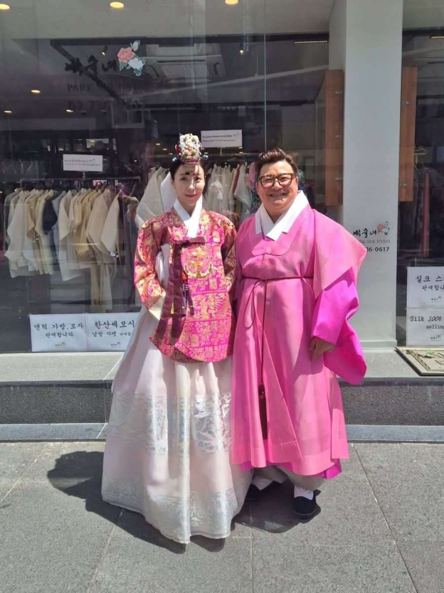 53歳ユン・ジョンス＆12歳年下ウォン・ジャヒョン　11月の結婚式前に韓服姿披露