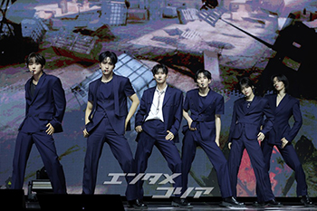 【フォト】新譜「LOST」を披露するLUN8