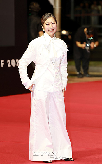 【フォト】『KPOPガールズ! デーモン・ハンターズ』のマギー・カン監督登場=釜山映画祭