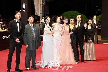 【フォト】ハン・ソヒ&チョン・ジョンソ&OH MY GIRLユアら、『プロジェクトY』チーム登場=釜山映画祭