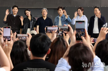 【フォト】パク・チャヌク監督&イ・ビョンホン&ソン・イェジンら、『仕方ない』オープントークに出席=釜山映画祭