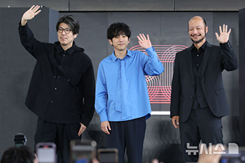 【フォト】二宮和也&河内大和、『8番出口』舞台あいさつに登場=釜山映画祭