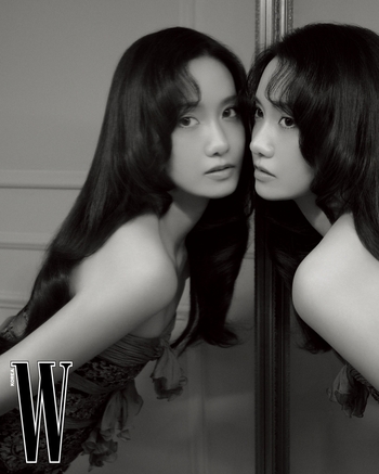 【フォト】少女時代ユナ、鏡に映る顔も新鮮…優雅な雰囲気