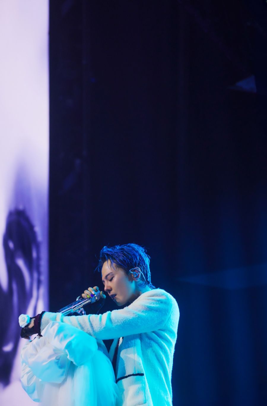 G-DRAGON、パリ公演でCHANELのカスタム衣装を着用…芸術と芸術の出会い