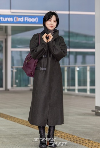 【フォト】パン・ヒョリン、コート&ブーツで秋の装い…洗練されたビジュアル