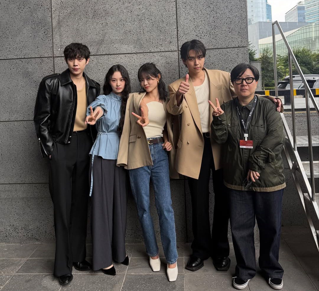 『親愛なるX』で共演のキム・ユジョン＆キム・ドフン、交際説浮上も納得…シミラー・ルックでぴったり寄り添いポーズ