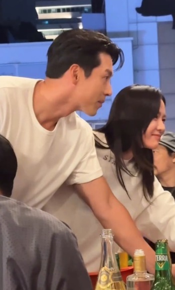 【フォト】ヒョンビン&ソン・イェジン、シミラー・ルックで『仕方ない』打ち上げに出席