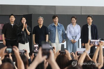 パク・チャヌク監督の新作映画 公開初日に興行1位