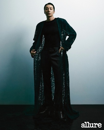 【フォト】ロイ・キム、多彩な着こなしで洗練された雰囲気