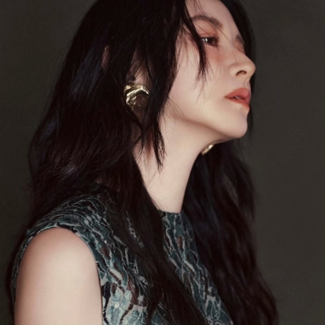 54歳イ・ヨンエ、年齢を感じさせない美しさ…魅惑的な表情