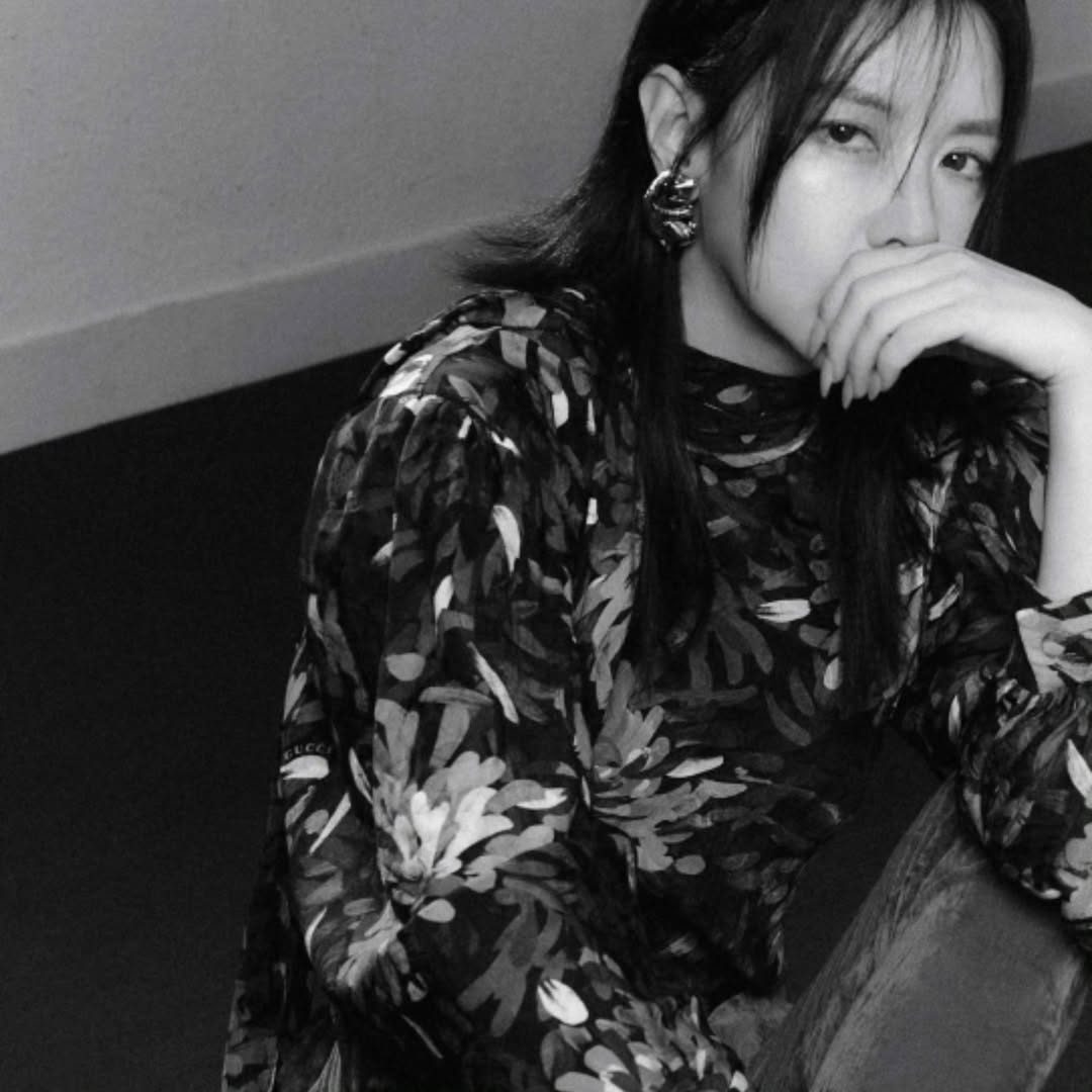 54歳イ・ヨンエ、年齢を感じさせない美しさ…魅惑的な表情