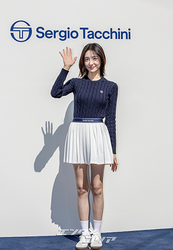 【フォト】パク・ジヒョン、スポーティーなスタイリング