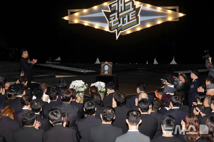 「ギャグ界のゴッドファーザー」チョン・ユソンさん　後輩たちが涙…「舞台上の革新家・舞台裏の師匠」