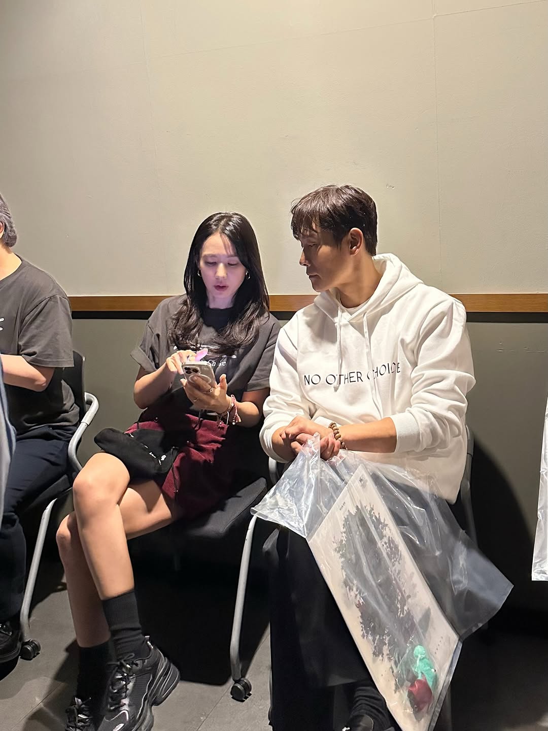 イ・ビョンホン＆ソン・イェジン　仲良し2ショット「100万人突破『仕方ない』」