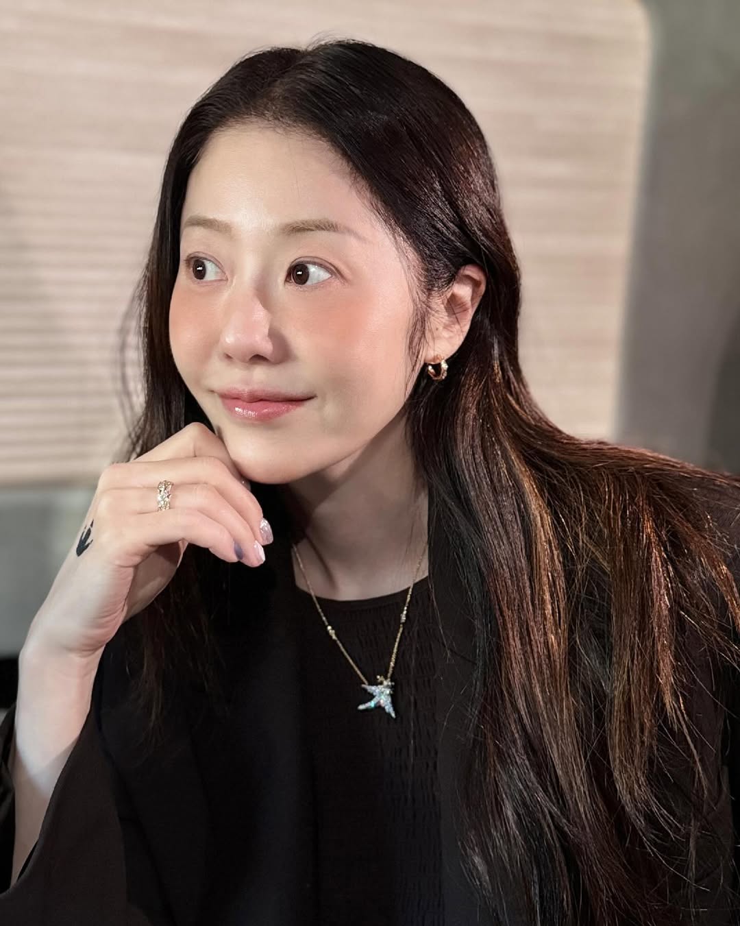 コ・ヒョンジョン、本当に54歳？　相変わらずハリがある肌で究極の清純ビジュアル