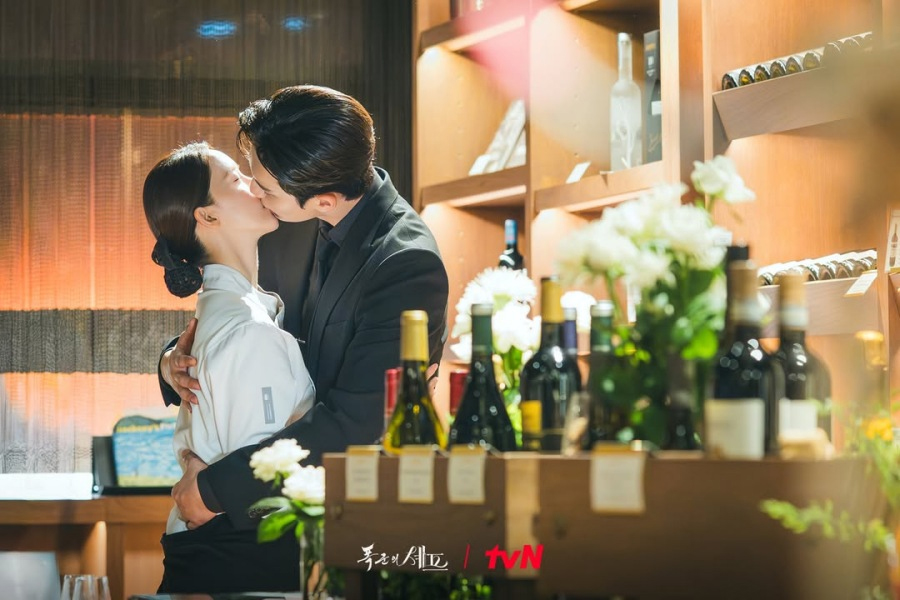 少女時代ユナ＆イ・チェミン、ドキドキのキスシーンのオフショット公開＝『暴君のシェフ』