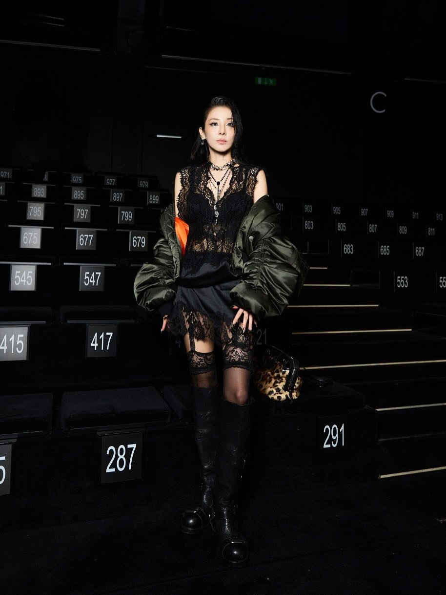 2NE1ダラ「ランジェリー・ルック」で注目…ギャップが魅力＝ミラノ・ファッション・ウィーク