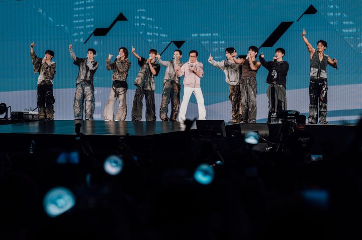 SEVENTEEN香港公演、7万2600席完売…ジャッキー・チェンがゲスト出演