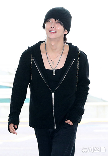 【フォト】ファッションショー出席のためパリに向かうSEVENTEENジョシュア