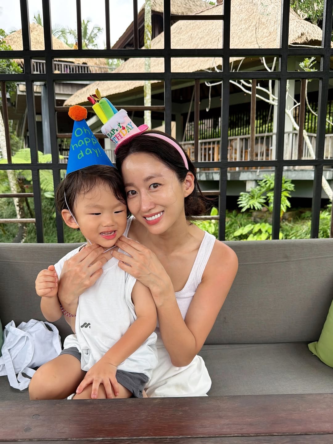 チョン・ヘビン、結婚式を挙げたバリで息子の誕生祝い　「3人になってまたやって来た」