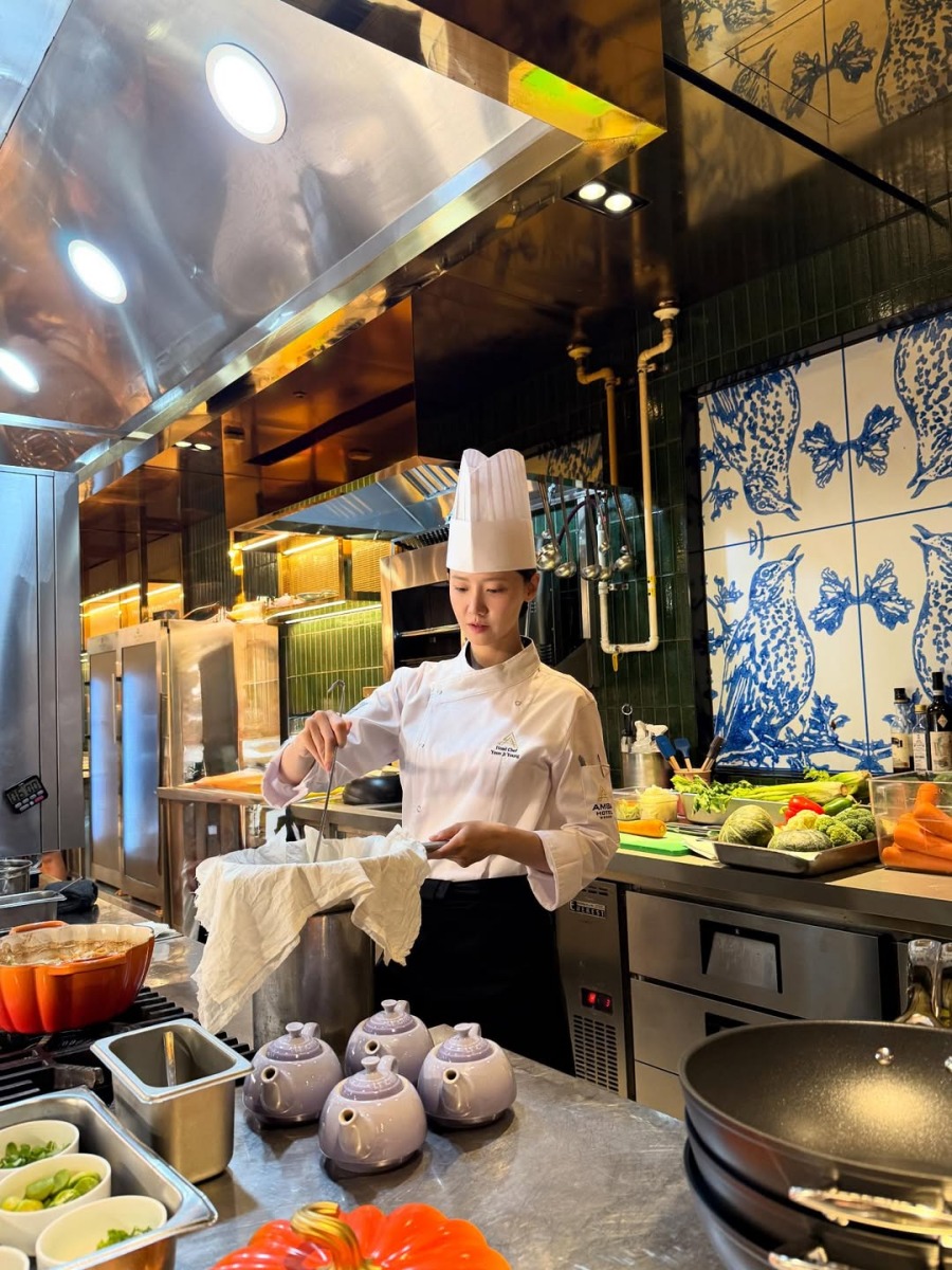 少女時代ユナ、『暴君のシェフ』で共演のイ・チェミンとの2ショット＆料理を練習中の写真公開